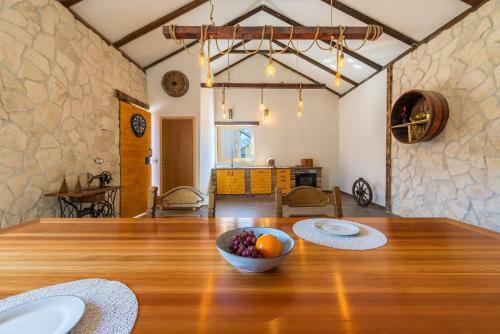 Holiday Home With Pool Barba