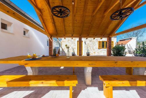 Holiday Home With Pool Barba