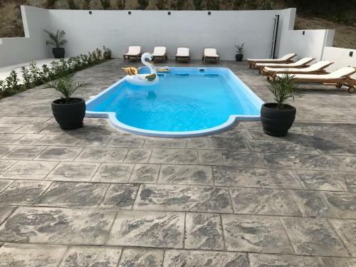 Three Bedroom Apartment With Pool Stiv