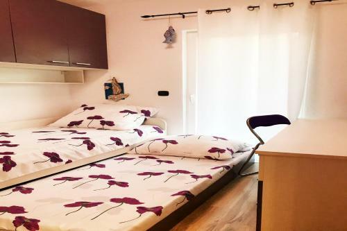 Three Bedroom Apartment With Pool Stiv