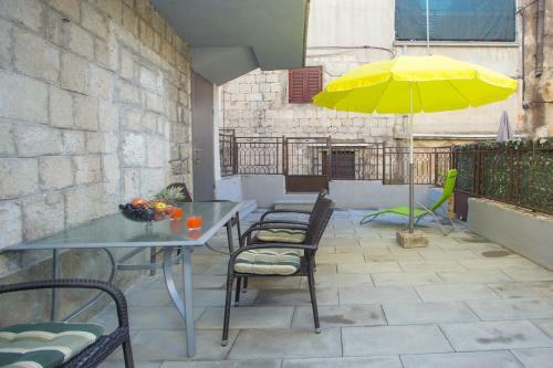 Apartment Zdrav - With Big Terrace