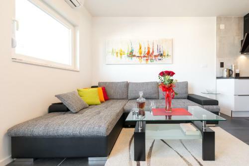 Lct Grey Panoramic Apartment