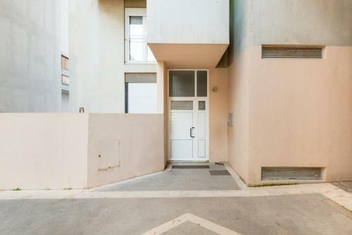 Lct Grey Panoramic Apartment