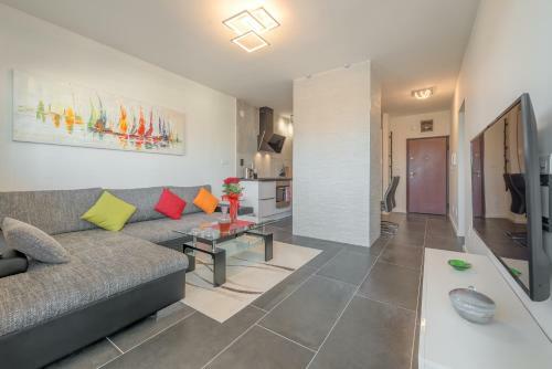 Lct Grey Panoramic Apartment