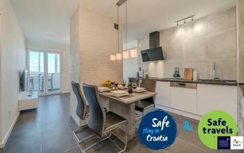 Lct Grey Panoramic Apartment