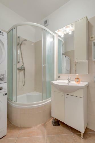 Lct Grey Panoramic Apartment