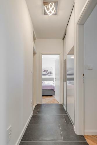 Lct Grey Panoramic Apartment