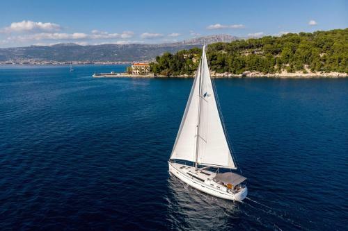Bavaria Cruiser 51- Lui