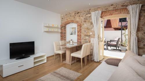 Cindro Apartment With Terrace