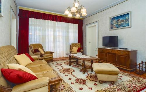 Three-bedroom Apartment In Split