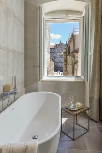 Hostal Riva Palace