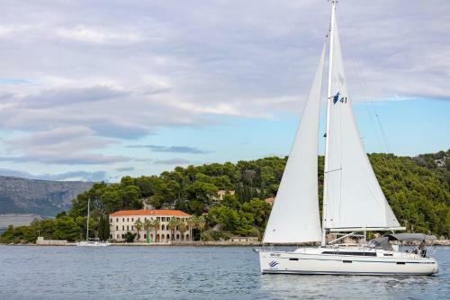 Bavaria Cruiser 41 - Nina Sailing Boat