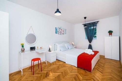 Immaculate 3-bed Apartment In Split