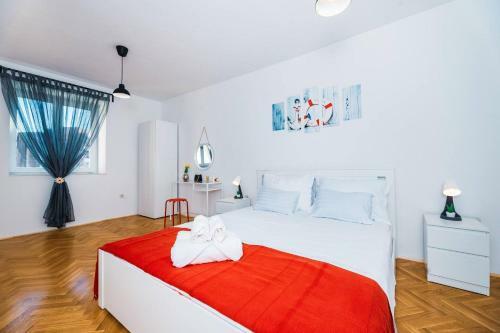 Immaculate 3-bed Apartment In Split