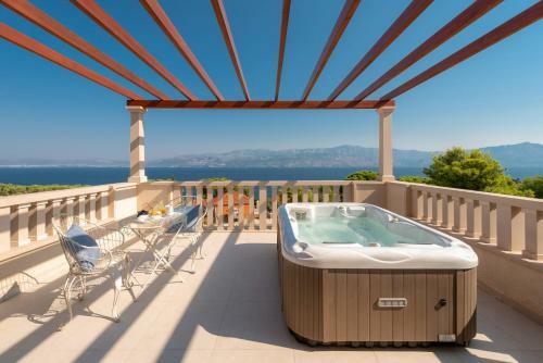 Splitska Villa Sleeps 8 Pool Air Con Wifi
