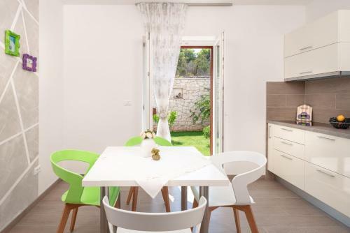 Splitska Villa Sleeps 8 Pool Air Con Wifi