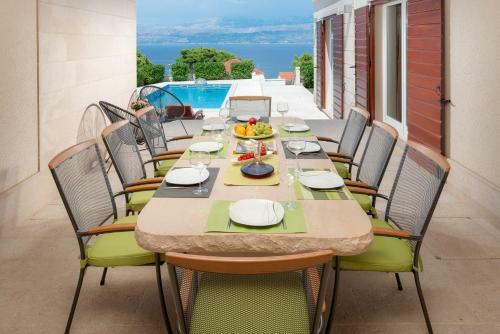 Splitska Villa Sleeps 8 Pool Air Con Wifi