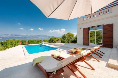 Splitska Villa Sleeps 8 Pool Air Con Wifi