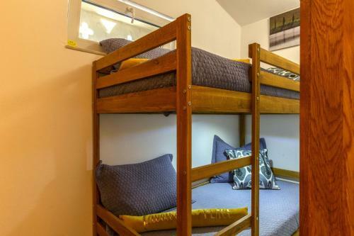 Splitska Villa Sleeps 6 With Pool And Wifi