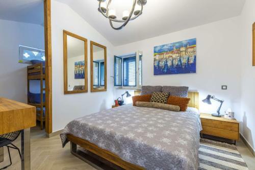 Splitska Villa Sleeps 6 With Pool And Wifi