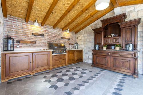 Splitska Villa Sleeps 6 With Pool And Wifi