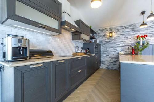 Splitska Villa Sleeps 6 With Pool And Wifi