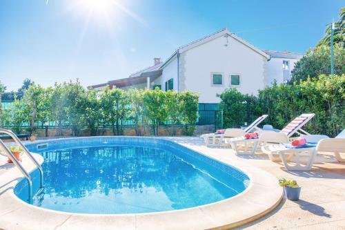 Stari Grad Villa Sleeps 8 With Pool Air Con And Wifi