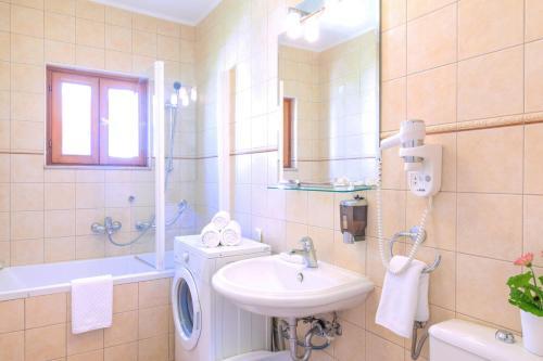 Stari Grad Villa Sleeps 8 With Pool Air Con And Wifi
