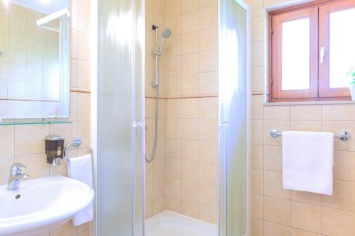 Stari Grad Villa Sleeps 8 With Pool Air Con And Wifi