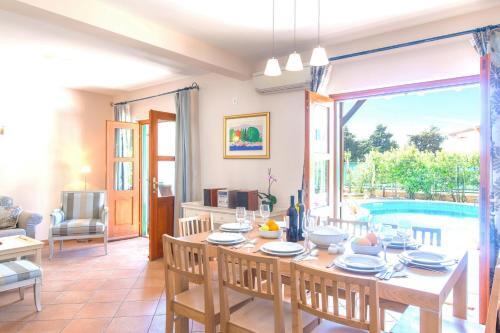 Stari Grad Villa Sleeps 8 With Pool Air Con And Wifi