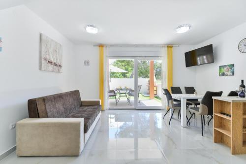 Crowonder Cascada Villa With Jacuzzi - S1