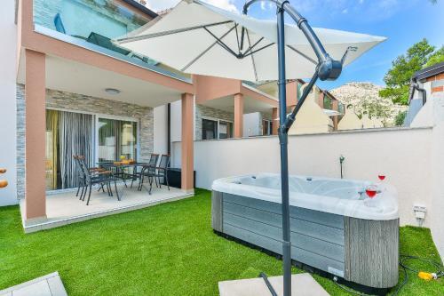 Crowonder Cascada Villa With Jacuzzi - S1