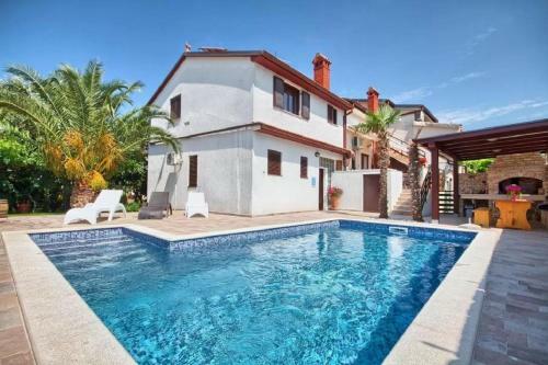Apartments Silva - With Pool