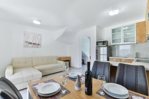 Luxurious Two Bedroom Villa With Jacuzzy- Casa3