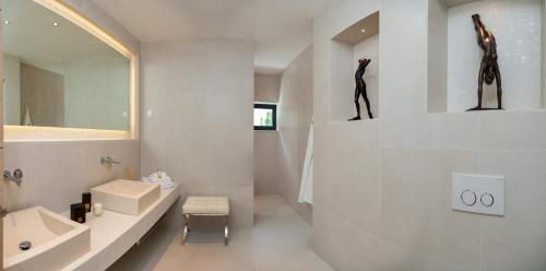 Puntinak Villa Sleeps 8 With Pool Air Con And Wifi