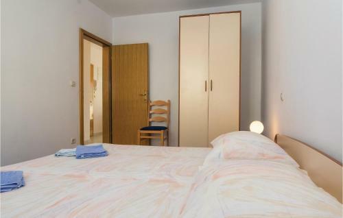 Two-bedroom Apartment In Supetar