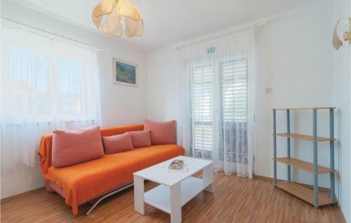 Two-bedroom Apartment In Supetar