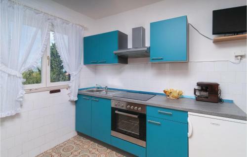 Two-bedroom Apartment In Supetar