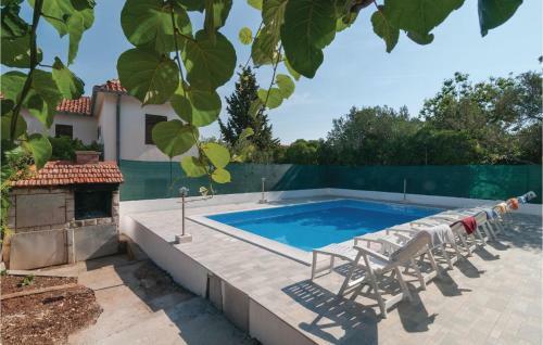 Two-bedroom Apartment In Supetar