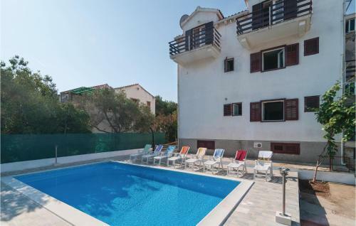 Two-bedroom Apartment In Supetar