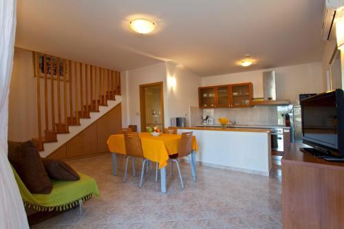 Sumartin Villa Sleeps 6 Pool Wifi