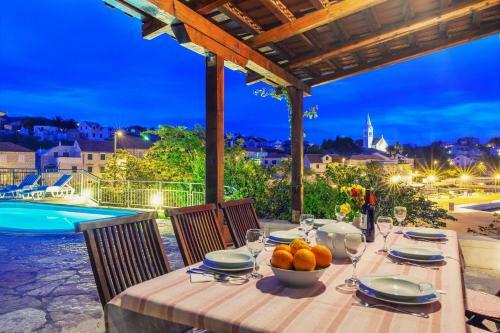 Sumartin Villa Sleeps 6 Pool Wifi