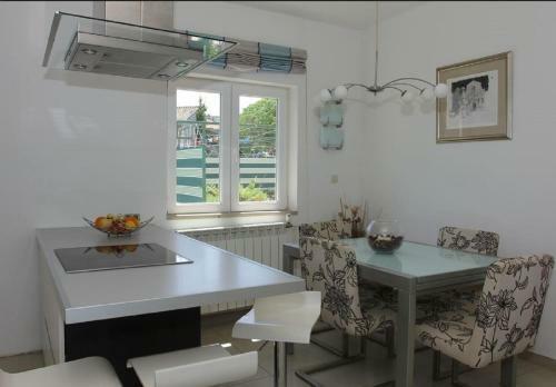 Apartments Adel - 70 M From Beach