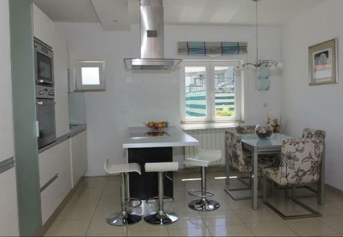 Apartments Adel - 70 M From Beach