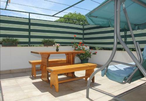 Apartments Adel - 70 M From Beach