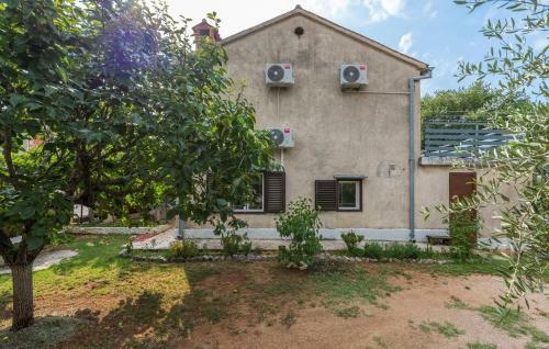 Holiday House Manuel In Tar