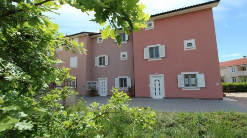 Hostal Apartments Jela