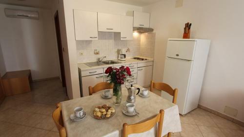 Hostal Apartments Kirin?i?