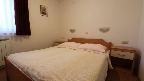 Hostal Apartments Kirin?i?