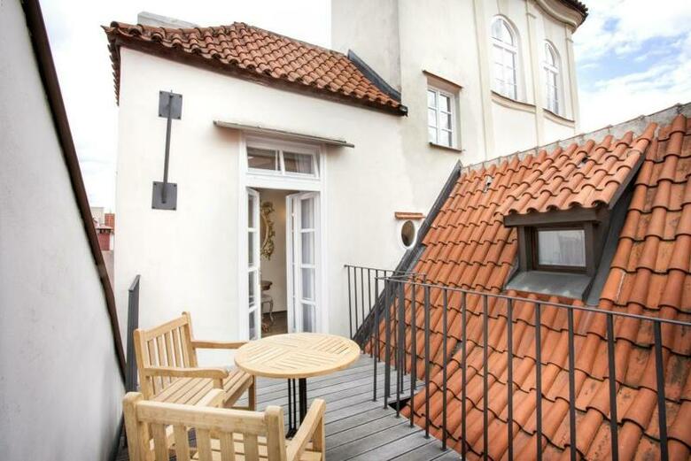 The Iron Gate Hotel & Suites